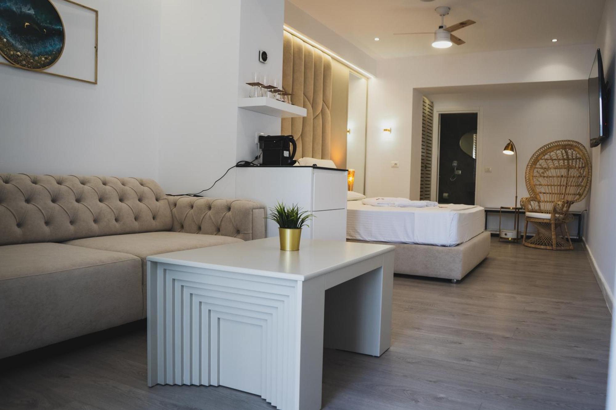 Adam & Eve Suites Sarande Exterior photo